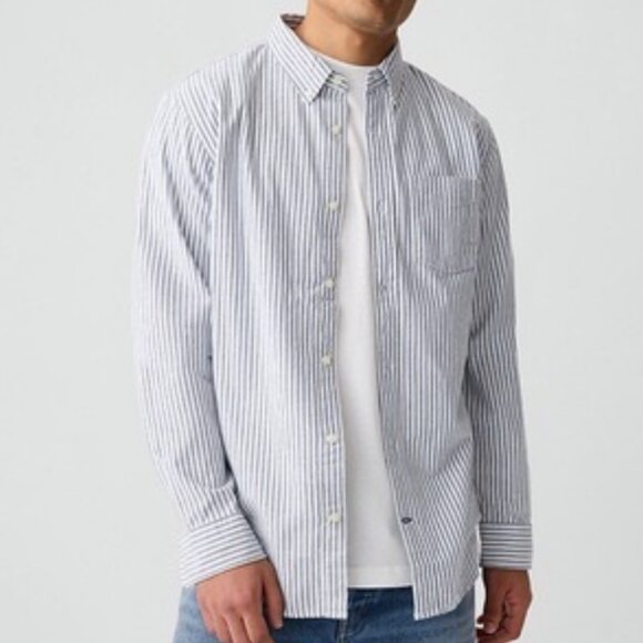 GAP Oxford Shirt in Standard Fit Blue & White Stripes in Medium - Picture 1 of 7